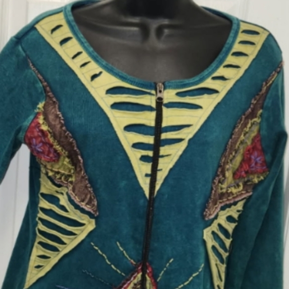 Leopards & Roses Zipper Top - Picture 3 of 7